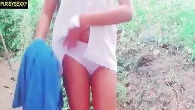 Horny Lily, Indian Aunty And Sri Lankan - Outdoor Underskirt යට සායෙන් චුටි අම්මා ගත්ත ෆන් පුතා ලීක්ලකරලා