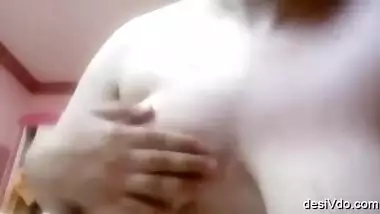 Sexy Bhabhi Record Nude Selfie