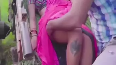 Horny Sexy Bhabhi Has Risky Outdoor Sex