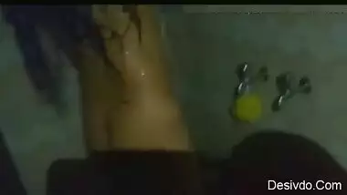 indian wife bathing record by hubby