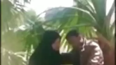 Cheating Paki aunty sucks dick outdoor in the park and swallows cum, Desi mms