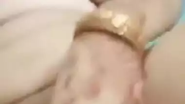 Horny Bhabhi Masturbating