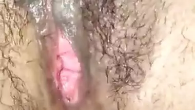 Young squirting and driping Desi Pussy fingered nicely before fucked.