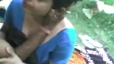 Desi odiya Bhabhi Devar outdoor Big boobs kiss saree cheat