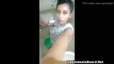 Hot MMS Of Indian College Girl Made In Bathroom