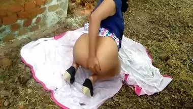 Sonali Bhabi Striptease In Field On Public Xxx Show