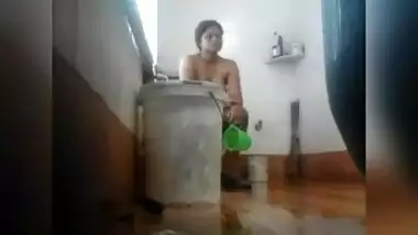 After sex innocent Desi woman washes her XXX body in the bathroom