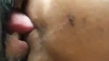 Mature Tamil wife kissing and naked body showing MMS