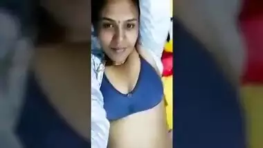 Tamil married girl showing her boobs with audio