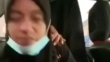 Desi sexy hijabi girl fucking quick on car