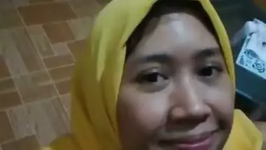 Hijabi slut takes client’s cum on her face in Bangladeshi xxx