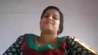 Bhopal hot bhabhi showing big boobs on cam