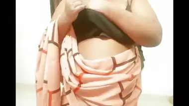 desi girl showing boobs to stepdad