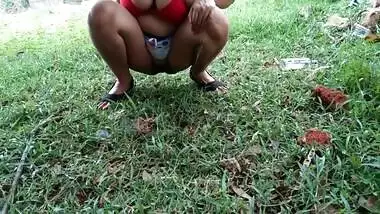 Sonal Bhabhi Pissing In Delhi Rajori Garden In Short Skirt