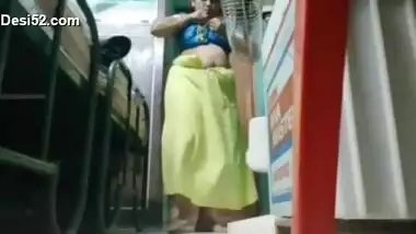 Mallu Aunty Changing Saree