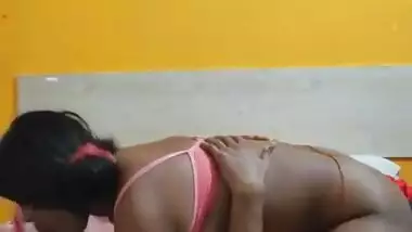 Srilankan girl blowjob MMS video