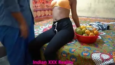 Indian best ever mango selling girl fuck by mango buyer in clear hindi voice