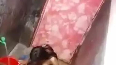 Desi cute girl bath hidden cam capture