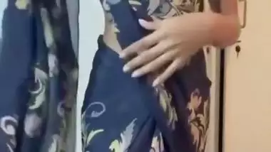 Amateur Indian Desi Girl Does Saree Strip Tease For Her Boyfriend During A Wedding