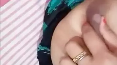 Desi Doodhwali Milf Aunty 2 Videos 1