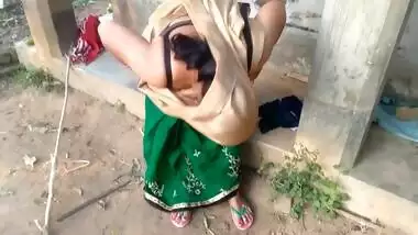 Sonali Shinha - Big Ass Bhabhi In Yellow Green Saree Fingering Pussy Outdoor Boobs Milking