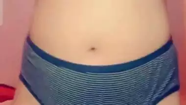 Desi girl removing clothes on video