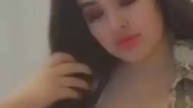 Desi beautiful XXX chick exposing her huge boobs MMS video