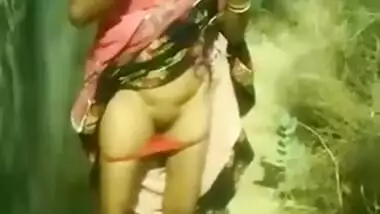 Indian aunty XXX video! Desi village sexy aunty hot fucking