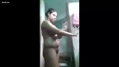 Cute Desi Girl Bathing 4 clips