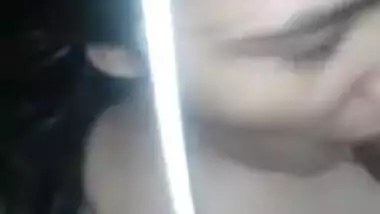 Beautiful Bangla hottie sucking penis