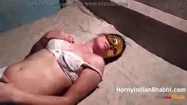 Hot Hot Indian Bhabhi Feeling Sexual Heat And Looking For Big Desi Cock For Her Wet Pussy