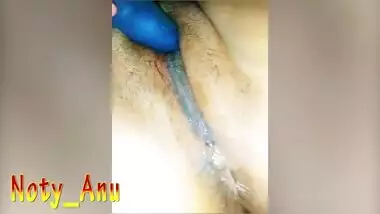 Sri Lakan Girl With Sex Toys Until Have Orgasm. අම්මෝ අනූගේ පූසිගේ ජූස් බේරෙනවා