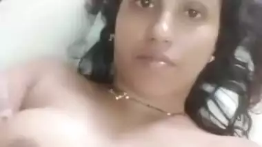 Bhabhi Shows her Boobs