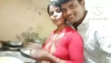Innocent bhabhi boobs pressed & grabbed nicely in roti making vlog