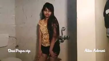 desi indian top model Alia Advani from punjab taking shower