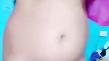 Sexy Desi XXX girl fingering her bald pussy on selfie cam