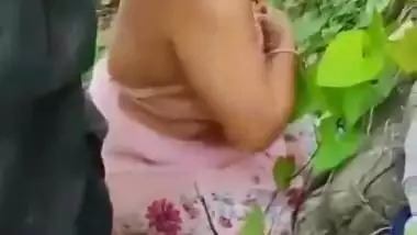 Desi aunty caught fucking in jungle