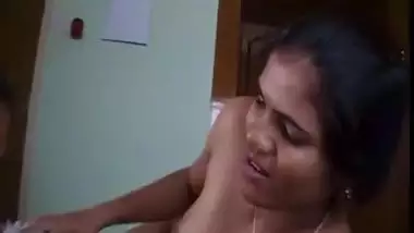 Indian mature aunty fucked by her hubby’s friend leaked mms