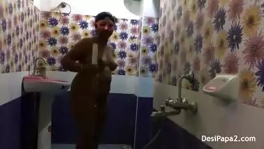Tamil Aunty, Desi Bhabhi And Indian Bhabhi In Full Sexy In Saree Dress Indian Style Bathroom Fucking In Morni