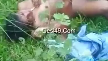 Sexy Desi Amateur Indian Girl Nude Fuck - Outdoor MMS Leaked