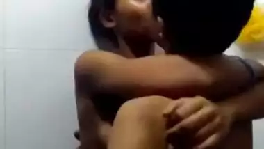 Srilankan lover sex clip oozed online