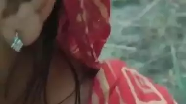 Punjabi village wife fucking with husband friend in field