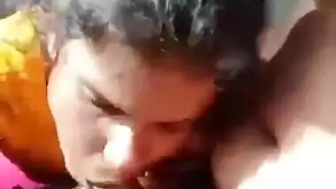 Marathi Randi giving blowjob inside car