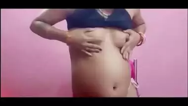 Excited Indian dancer turns into a porn girl who masturbates pussy