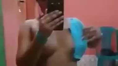 Sexy village Tamil girl saree striptease show. MMs Desi porn