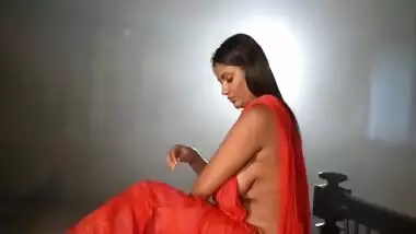 Desi Beauty Shows Boobs In Red Saree