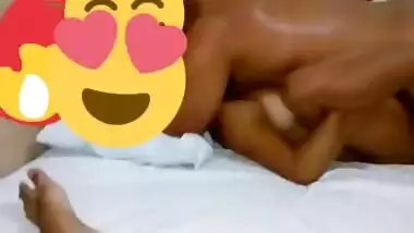 Desi randi fucking 2 guy in hotel room for money