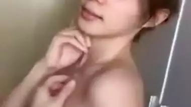 WONDERFUL BOOBS NAKED BABE TEASING FANS