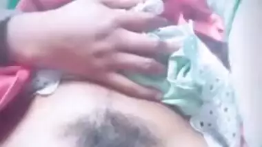 Amateur video makes understand that the Indian girl hates razors