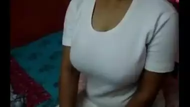 Hot and Gorgeous Horny Indian babe masturbates Using Dildo